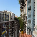 Lovely And Convenient Sagrada Familia Apartment