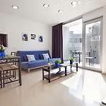 Charm Suites Paralel