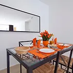 Charm Suites Paralel