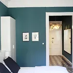 Close to Passeig de Gracia B&B