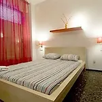 Valencia Apartments