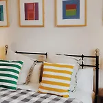 Plaza Universidad Apartments