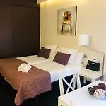Barcelona Fifteen Central Aparthotel