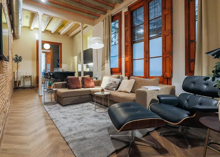 Avinyó- New Listing -Spacious Loft in the Gothic Quarter!