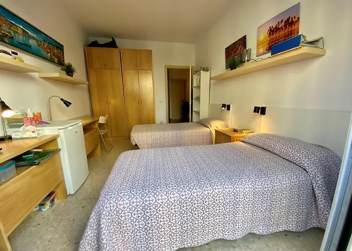 Barcelona Housing Student