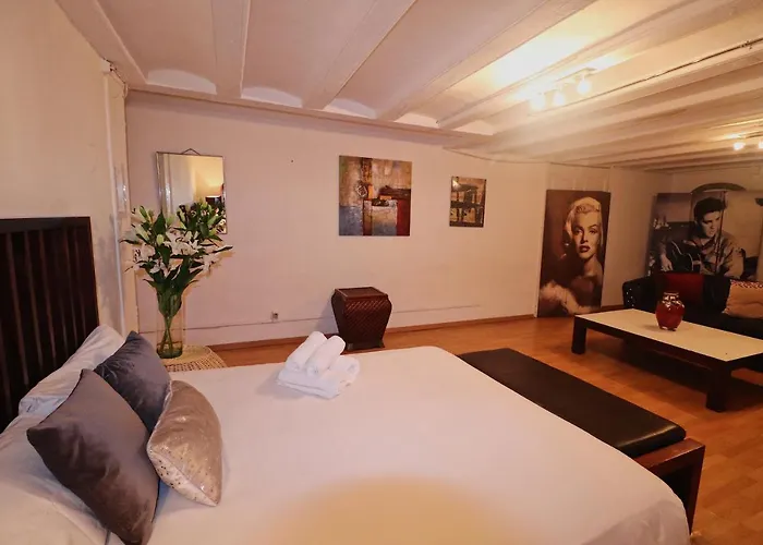 Efate Rooms
