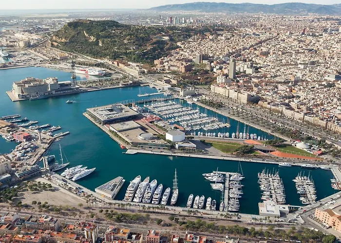 Spacious Yacht Hotel Barcelona City Center 5 Cabins