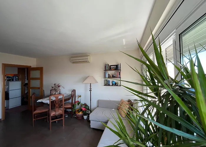 Sea View On A Residential Local Area For Couples