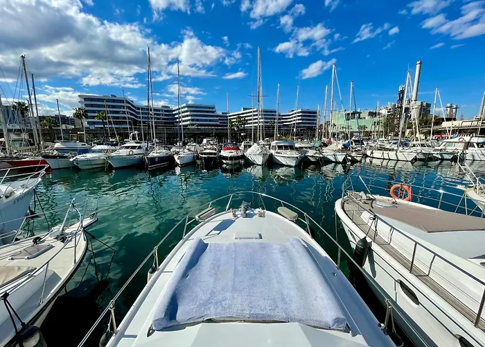 Barco Amplio Con 2 Camarotes / Comfy Boat With 2 Bedrooms - Barcelona