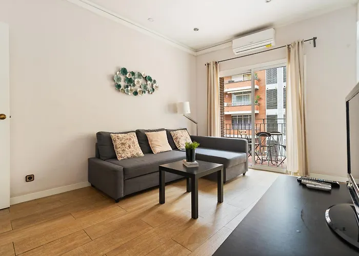 Eixample Ac, Sunlit Balcony & Prime Location