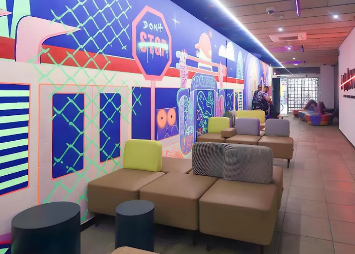 Ideal Youth Hostel