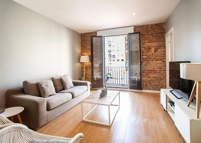 24Mal1073-Marvellous 2Br Flat Near Sagrada Familia