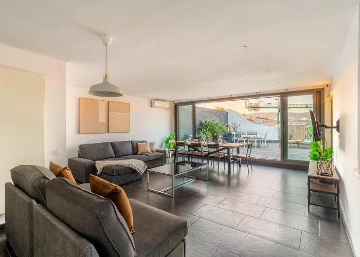 Amazing 3 bedroom penthouse in Plaza España