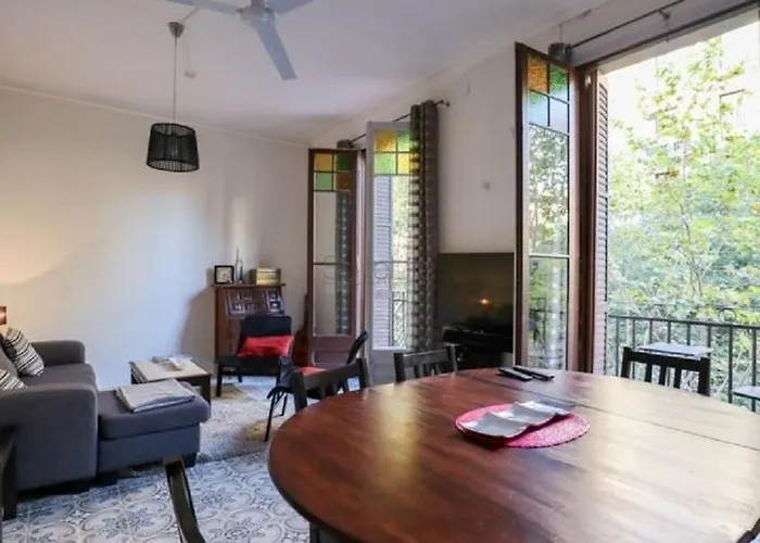 Spacious Aptmt Close To Pl Universidad And Pl Catalunya, 2,5 Bedrooms, Balcony, Heating, Elevator Min 31 Nights