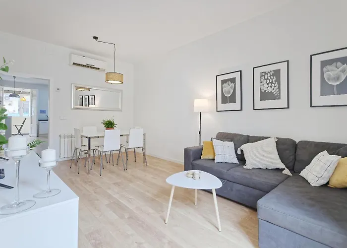 Central & Bright Apartment!!