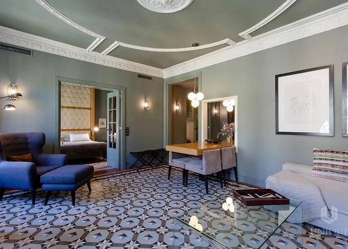 Unique Rentals - Luxurious Oasis
