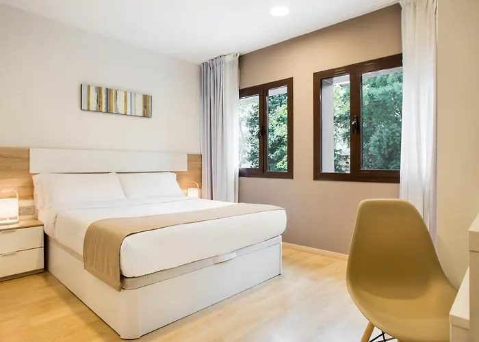 Ginosi Pedralbes Hotel