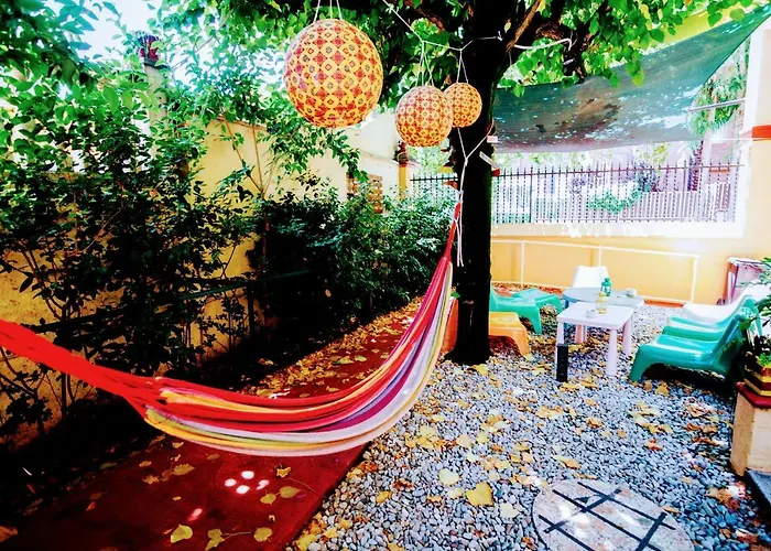 Garden House Hostel Barcelona By Feetup Hostels
