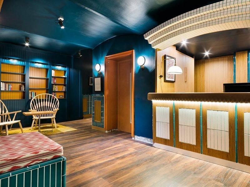 El Call Hotel *