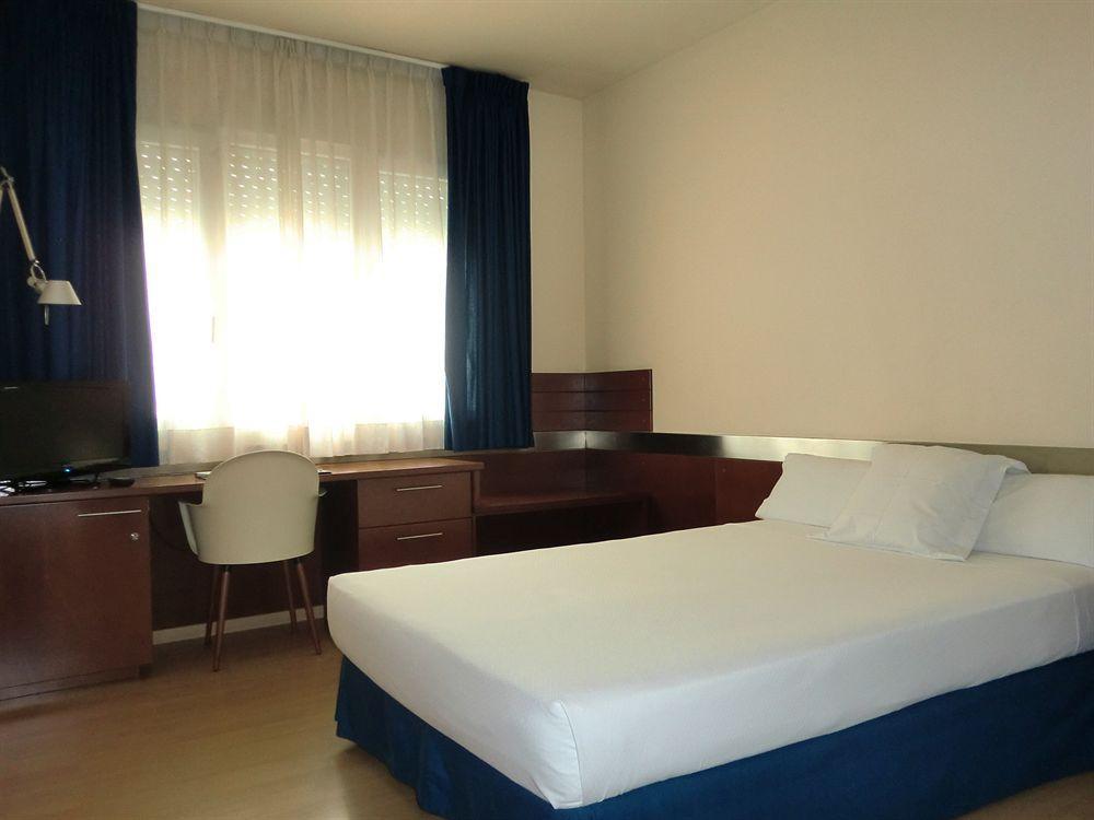 Hotel Tres Torres Atiram