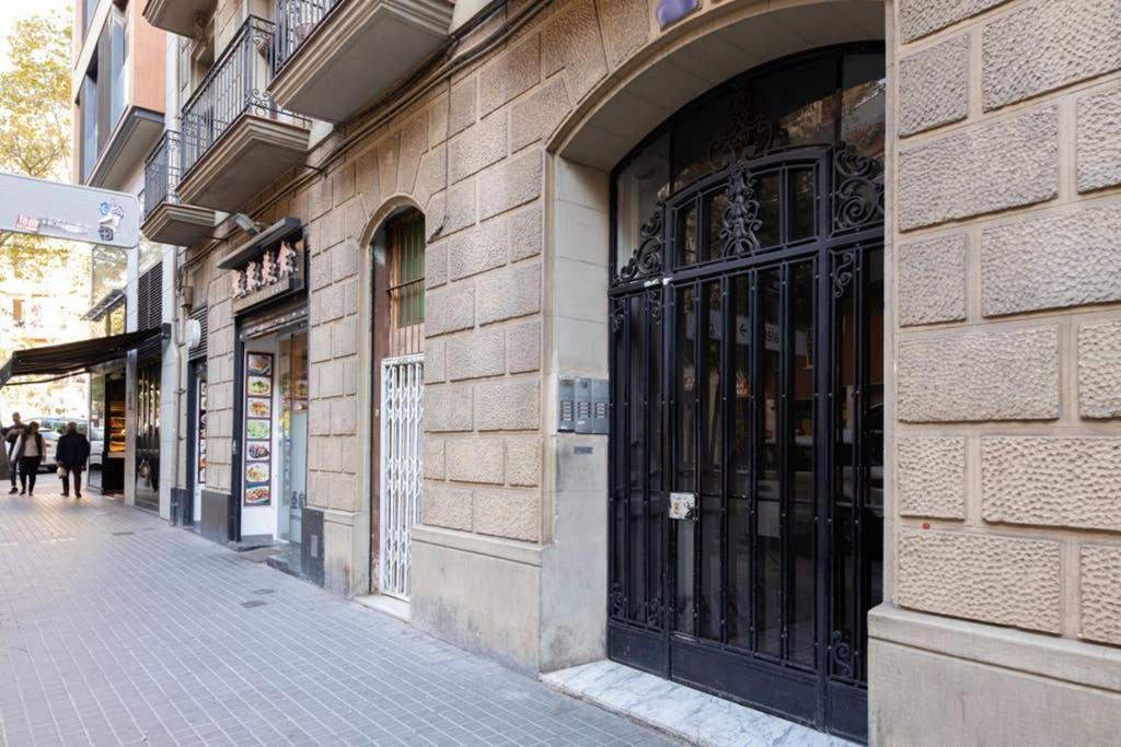 Apartamento Piso Nuevo Al Lado De La Sagrada Familia. Barcelona