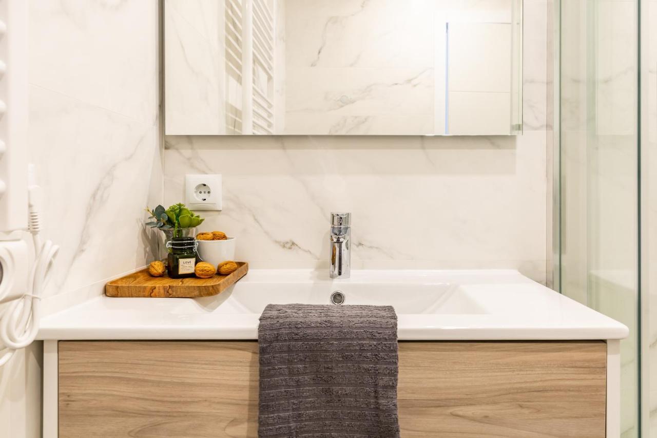 3BR - 2BH BEACHside Sunny&Spacious apartment Apartamento Barcelona