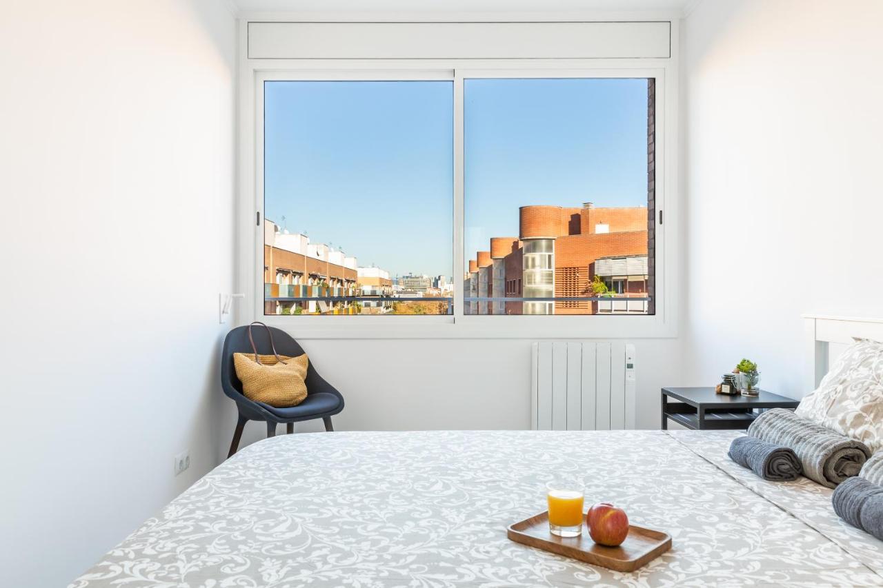 3BR - 2BH BEACHside Sunny&Spacious apartment Apartamento Barcelona