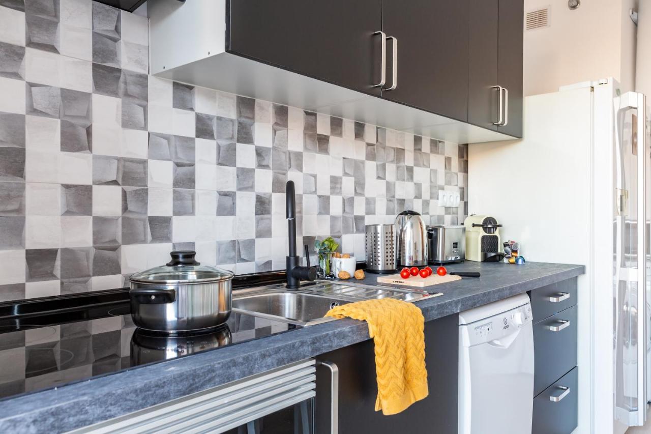 3BR - 2BH BEACHside Sunny&Spacious apartment Apartamento Barcelona