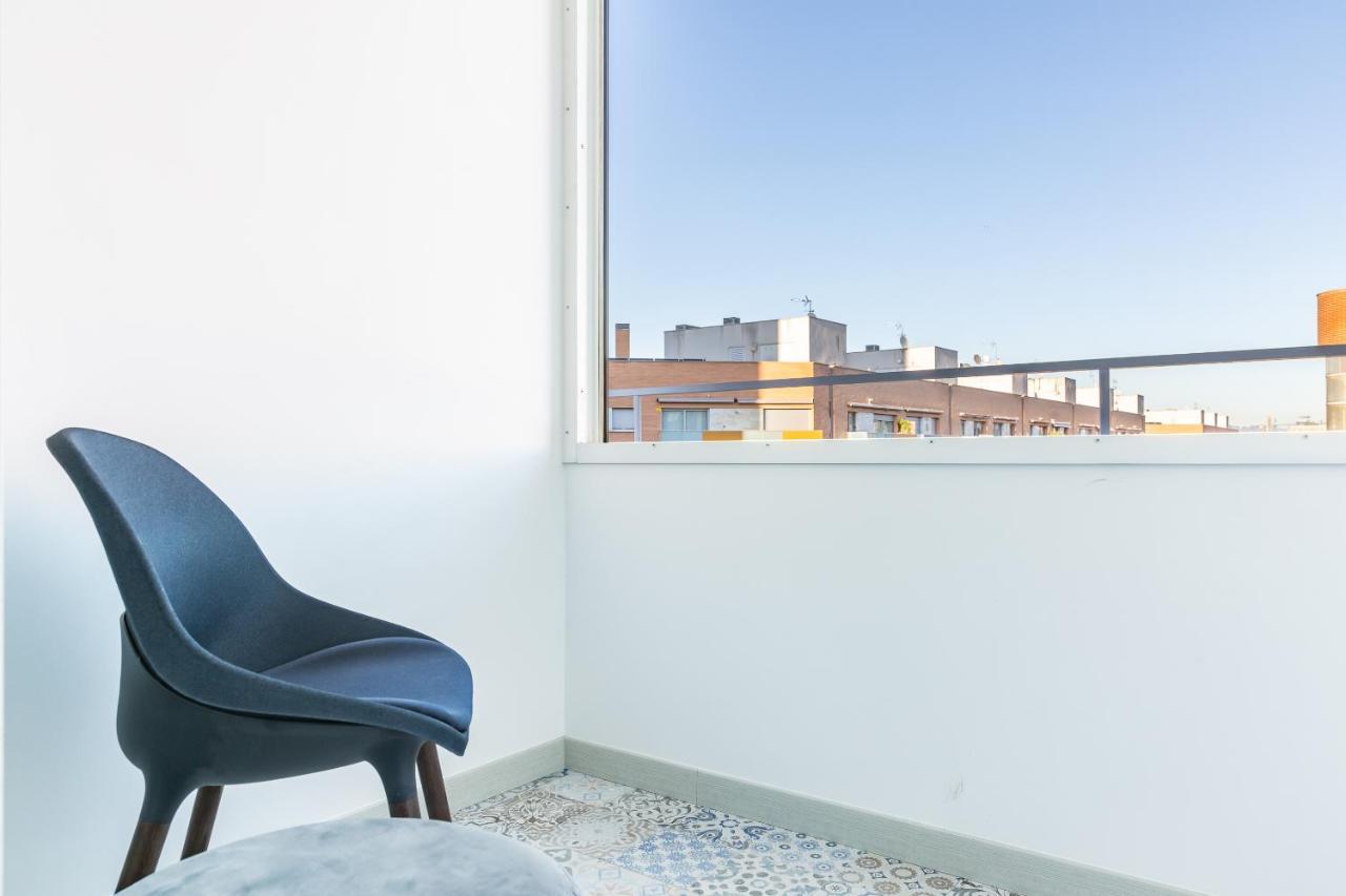 3BR - 2BH BEACHside Sunny&Spacious apartment