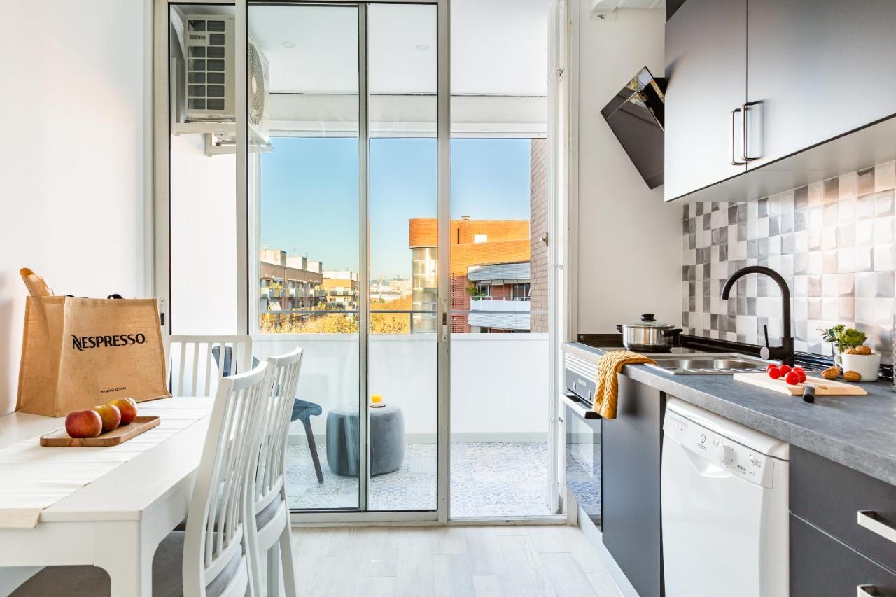 3BR - 2BH BEACHside Sunny&Spacious apartment Barcelona