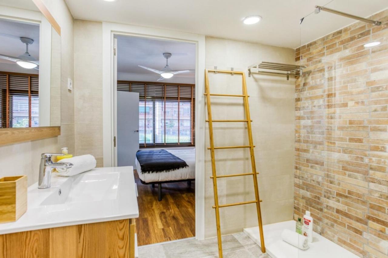 Apartamento Nice And Cozy 4 Bedroom In Sants-montjuic Bcn *