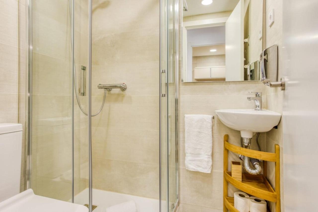 Nice And Cozy 4 Bedroom In Sants-montjuic Bcn Barcelona