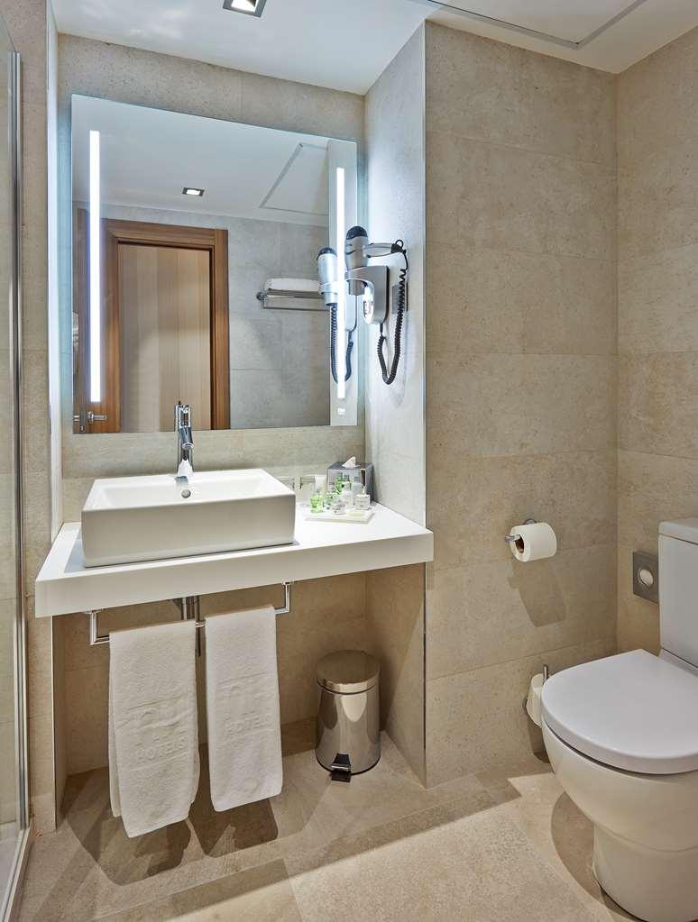 Nh Les Corts Hotel 3*