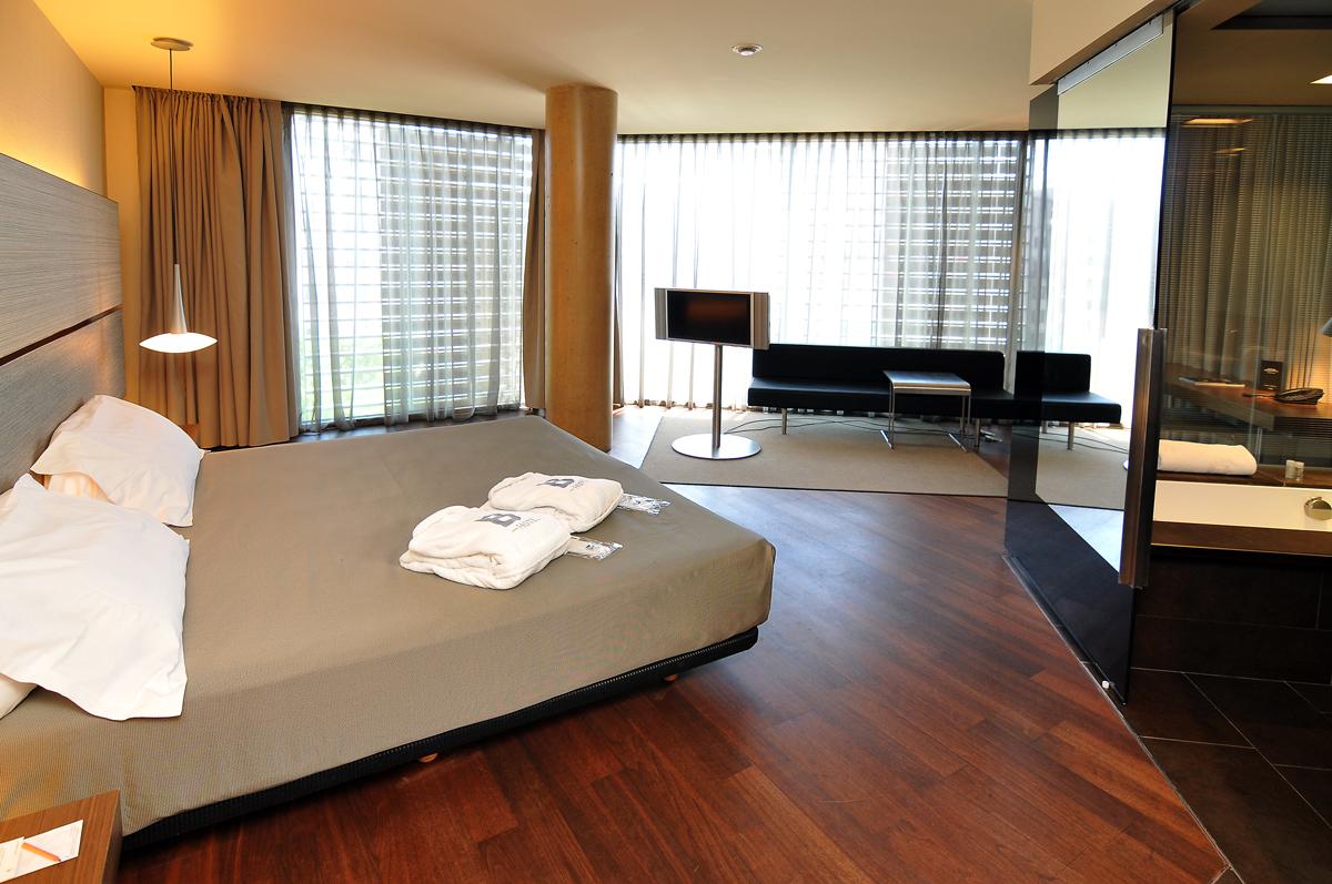 B Hotel