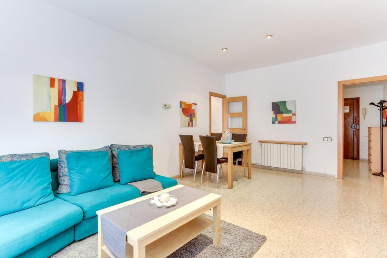 Bright And Spacious 3 Bedroom Close To The Beach *