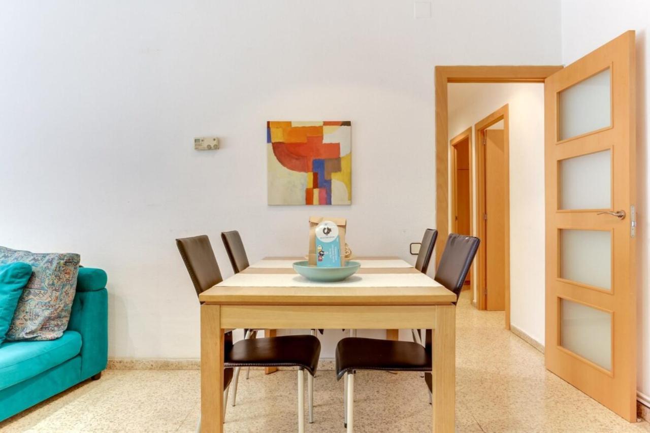 Bright And Spacious 3 Bedroom Close To The Beach *