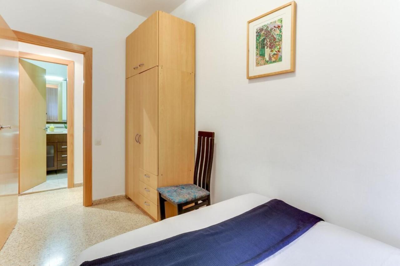 Bright And Spacious 3 Bedroom Close To The Beach *