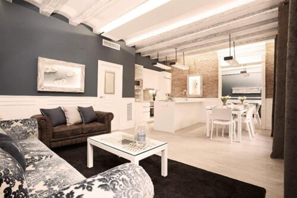 Hotel Enjoybcn Colon 4*