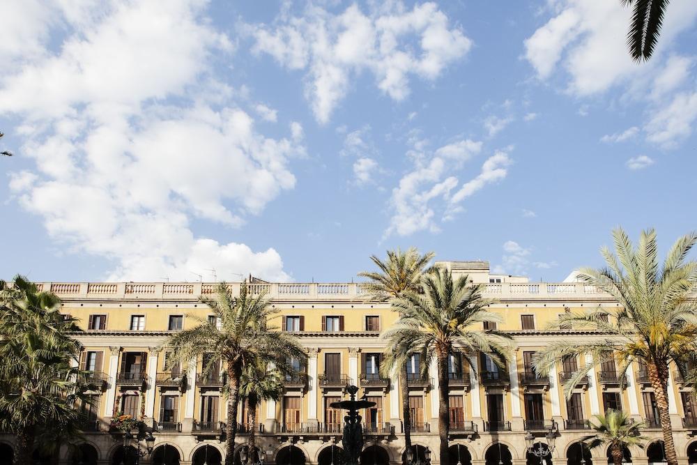 Ramblas Pasaje Bacardi Barcelona