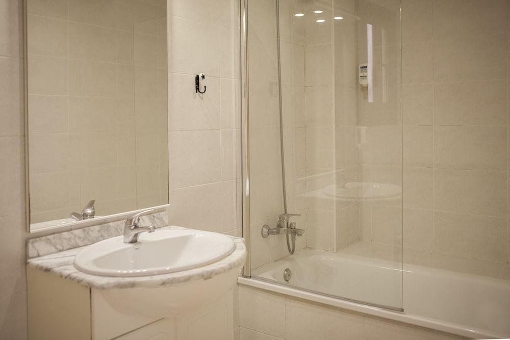 Hotel Ramblas Pasaje Bacardi 3*