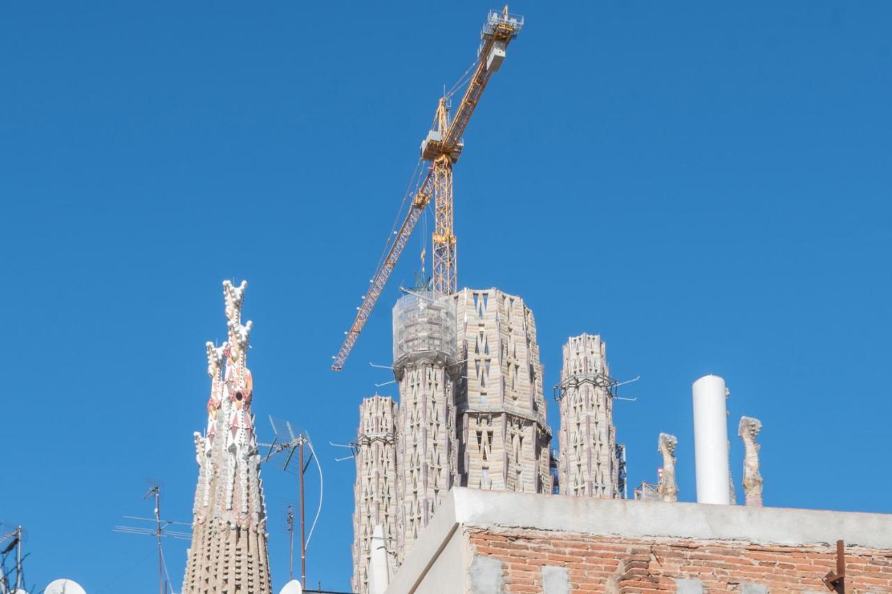 Homenfun ático Sagrada Familia Gaudí