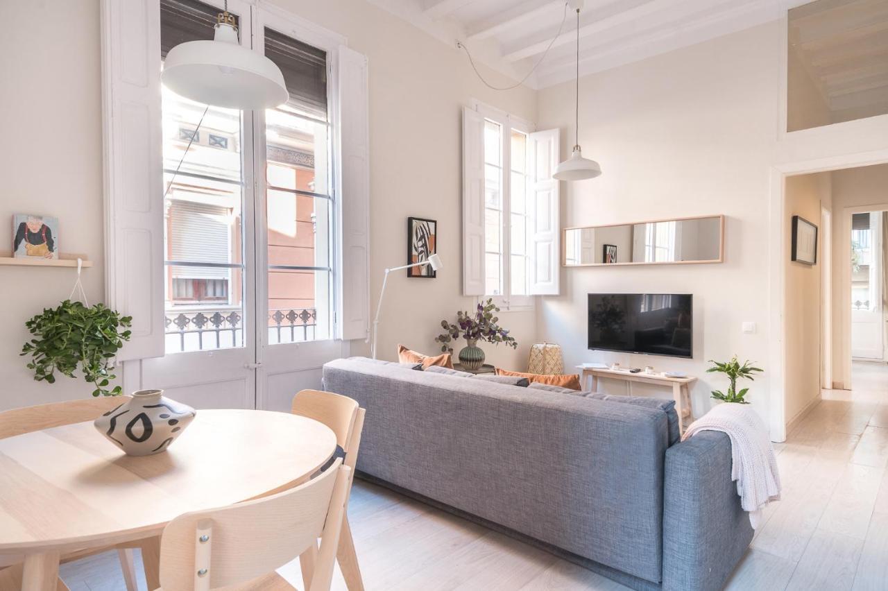 Light, Cozy Terrace And Local Life In Gracia Apartment