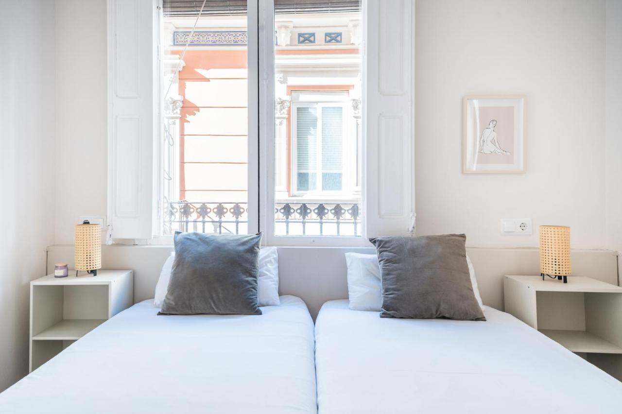Light, Cozy Terrace And Local Life In Gracia Apartment Barcelona