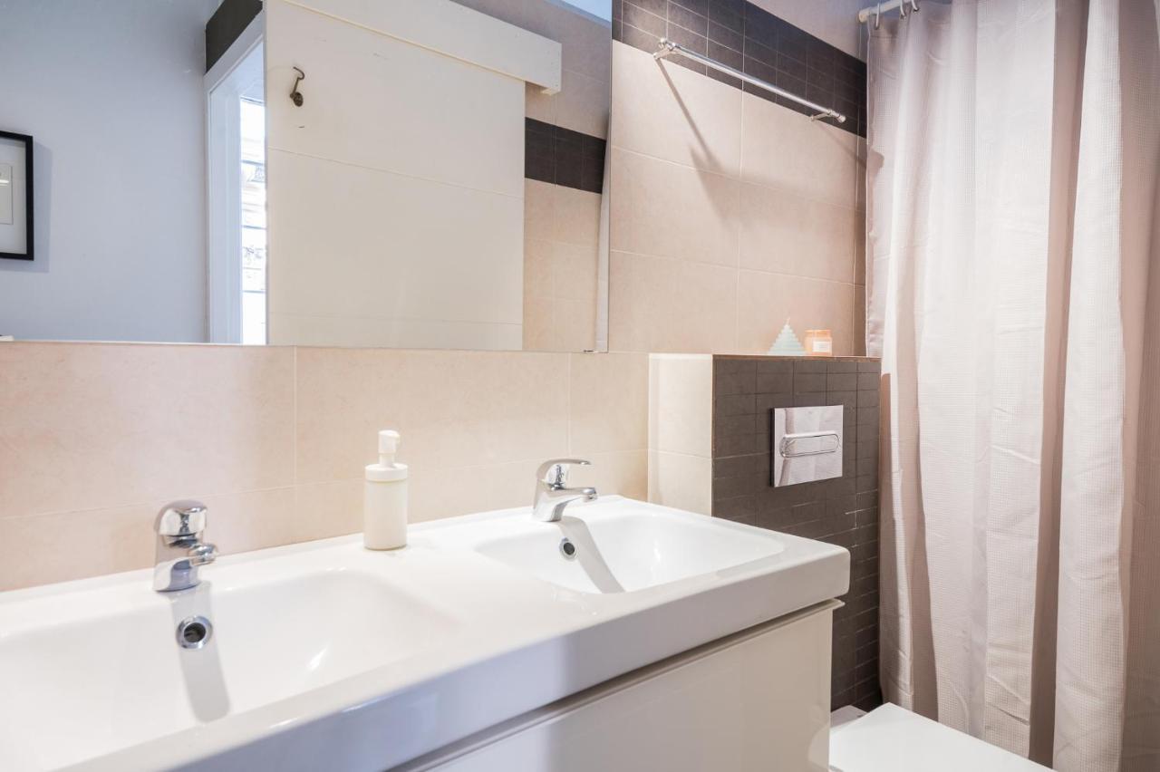 Light, Cozy Terrace And Local Life In Gracia Apartment *