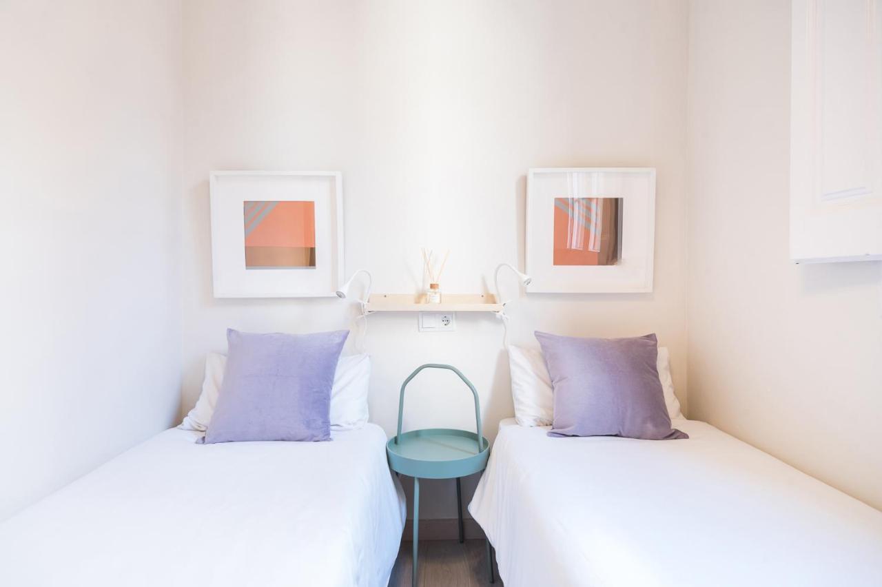 Apartment Light, Cozy Terrace And Local Life In Gracia Barcelona