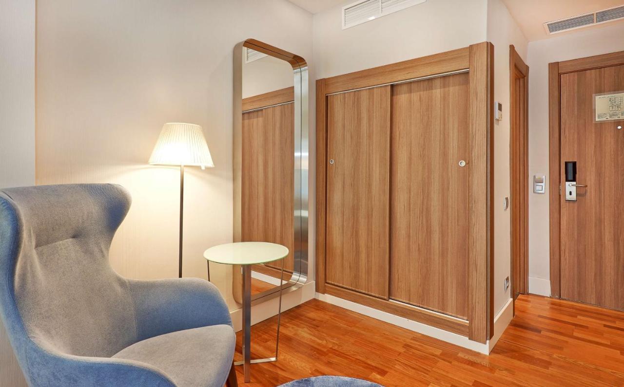 Nh Les Corts Hotel 3*