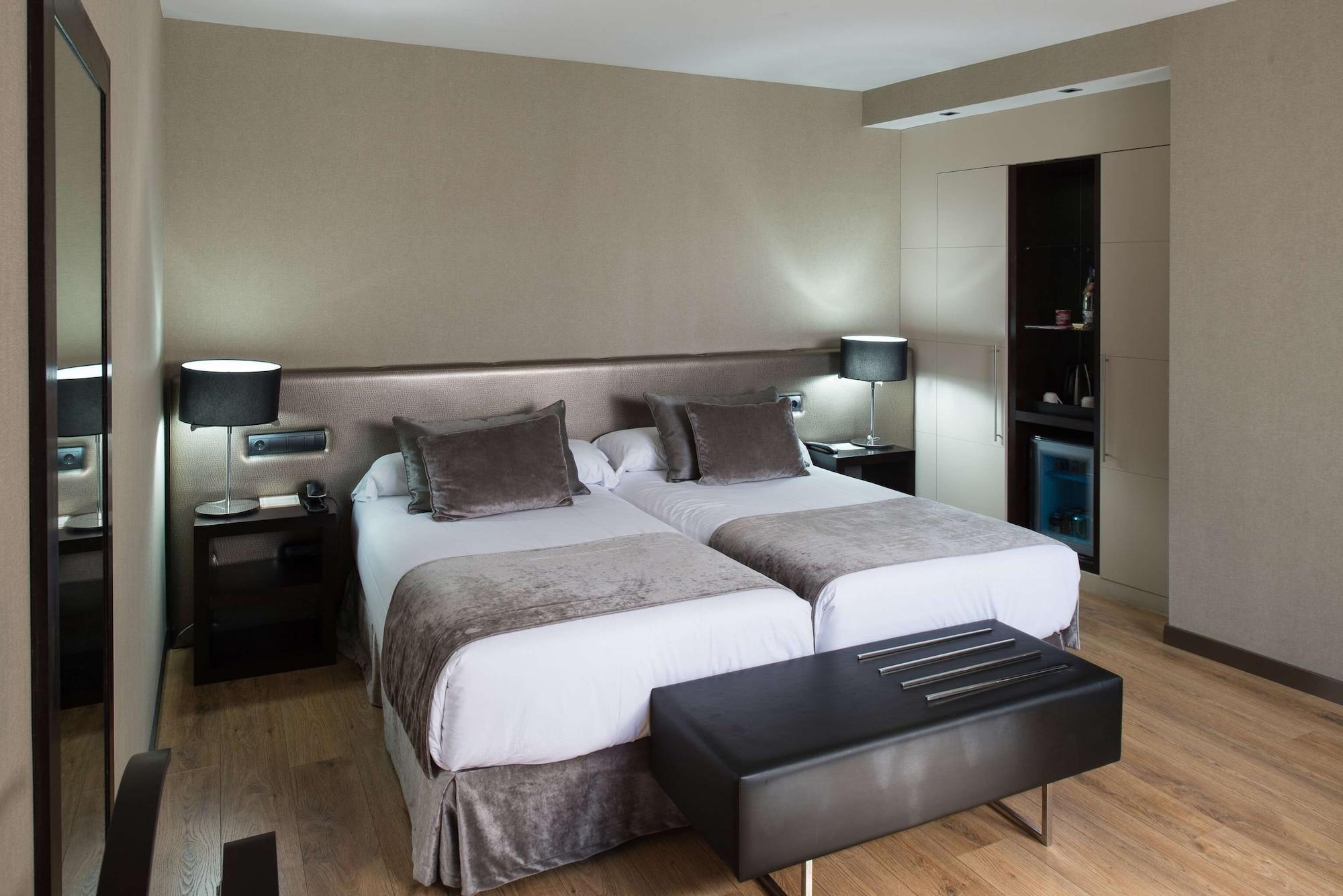 Hotel Catalonia Avinyó 3*