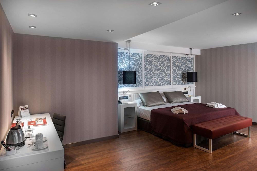 Catalonia Catedral Hotel 4*