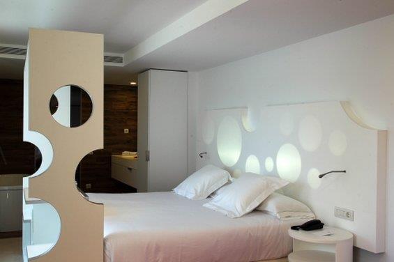 Mate Pau, Hotel 3*