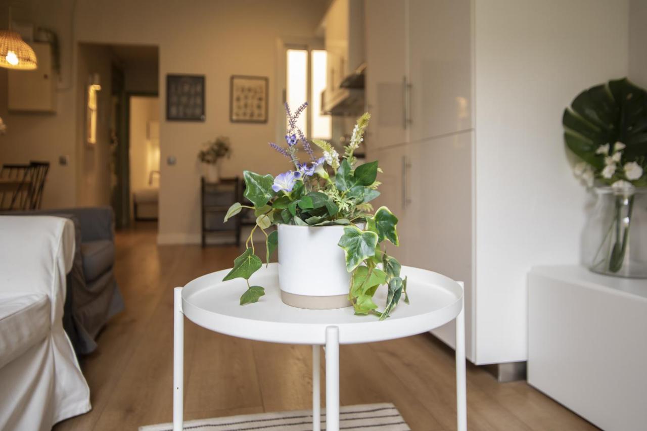 31ent1027 - Mediterranean Decorated Barcelona